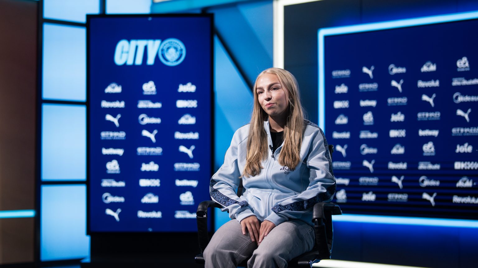 Codie Thomas signs contract extension with Manchester City