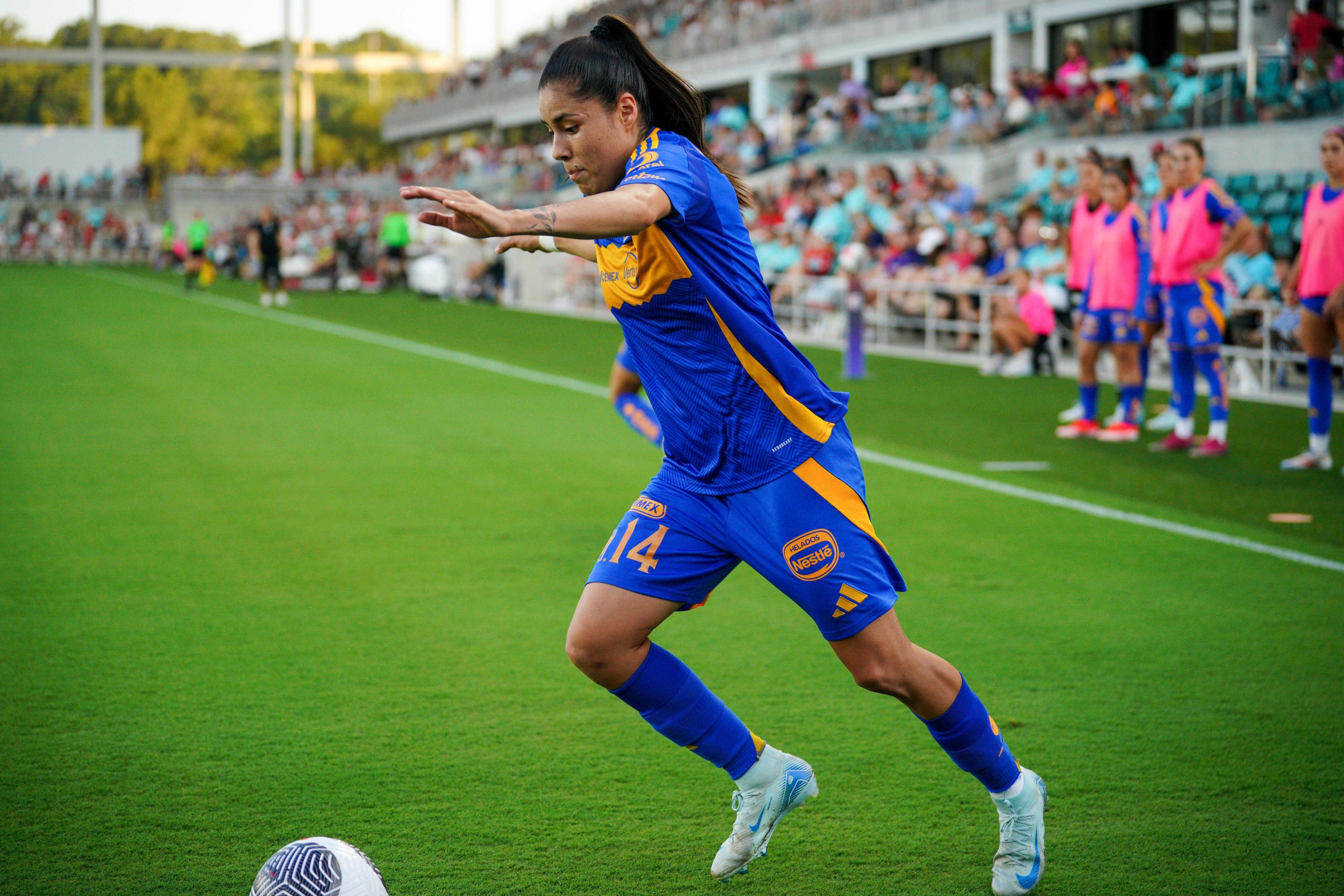Lizbeth Ovalle set to break Olivia Smith's world record transfer to Arsenal