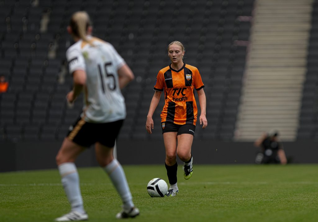 Cheyenne Flynn (Kieran Falcon @ London Bees)